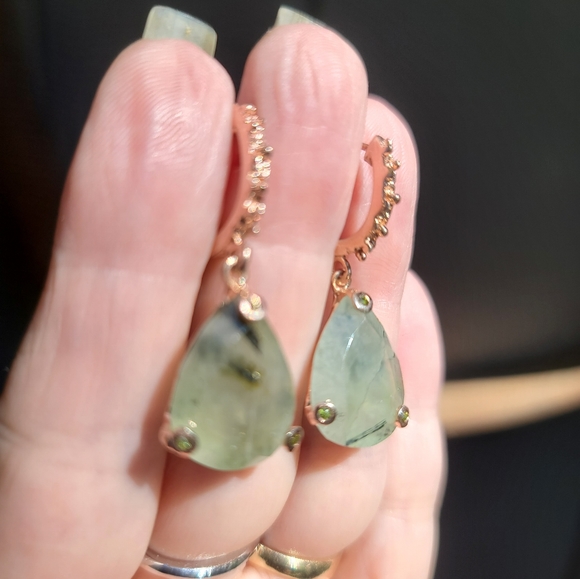 13k each teardrop Prehnite & Peridot Rosegold Earrings - Picture 6 of 7